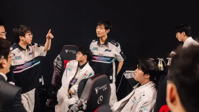 Knight cùng đồng đội